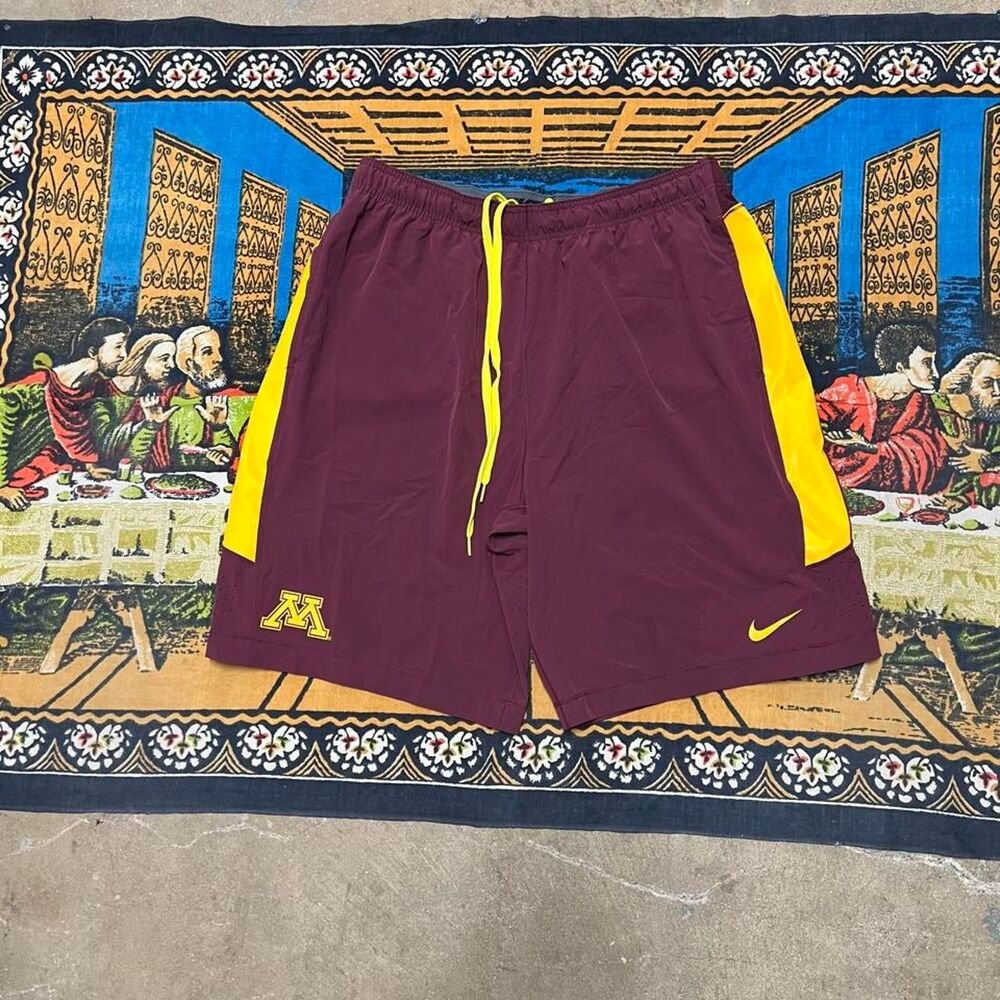 Nike Minnesota gophers basketball shorts Size XL 10" inseam ncaa team issued